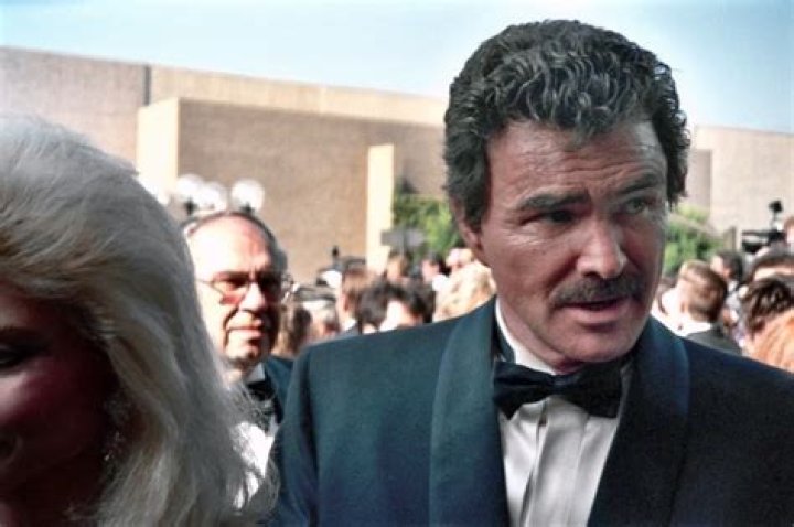 Burt Reynolds Height, Weight, Age, Girlfriend, Family, Facts, Biography