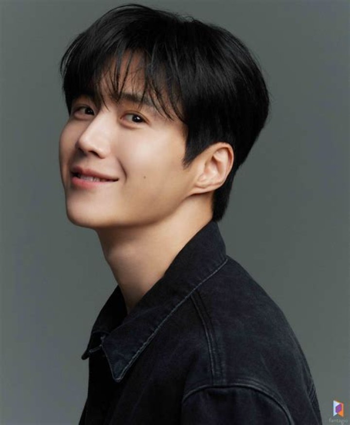 Kim Seon-ho ·