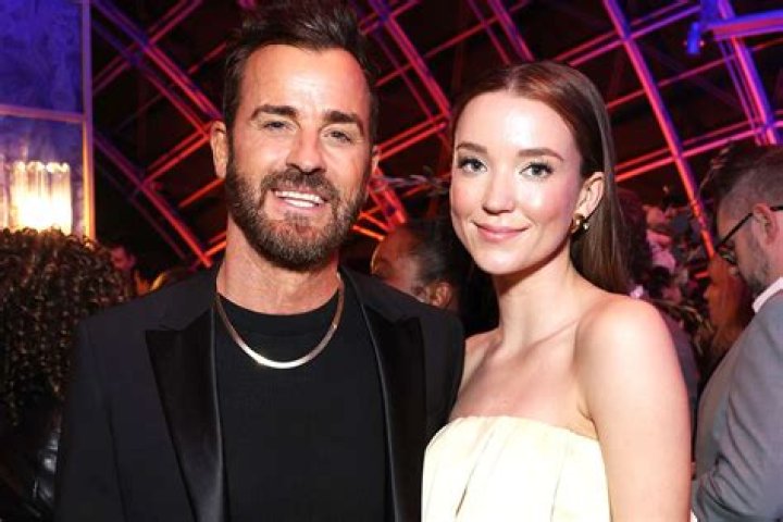 Nicole Brydon Bloom Instagram, Wiki, Wikipedia, IMDB, Fiance, Movies, Parents