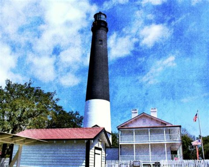 Slaves and a Dead Mother Haunt the Pensacola Lighthouse in Classic 'Ghost Hunters' Episode