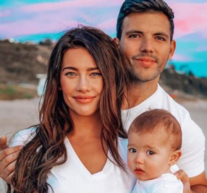 The Canadian actress Jacqueline MacInnes Wood Bio, Husband, Net Worth, Kid, and Parents. |