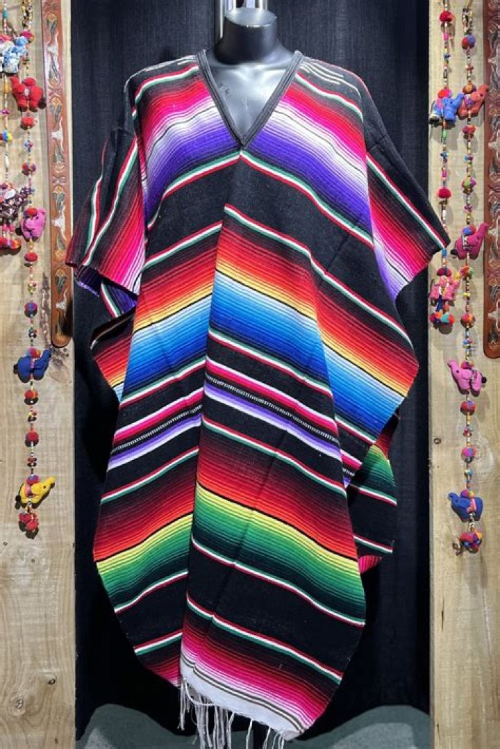Whats the difference between a poncho and a serape? ·