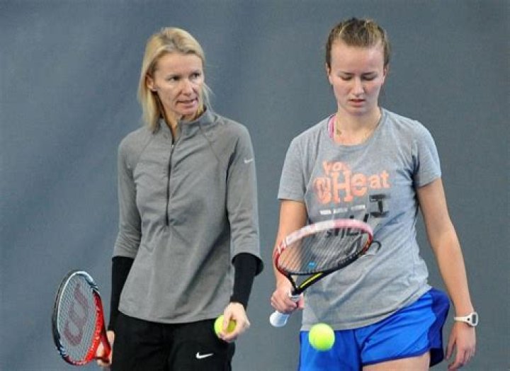 Who Was Jana Novotna’s Partner? Everything To Know About The Tennis Player